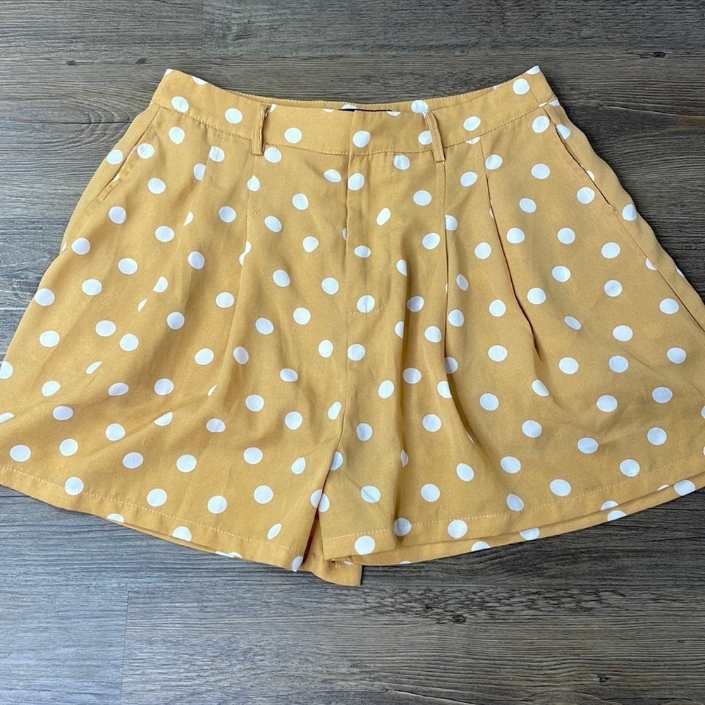 Lulus Women’s High Rise Mustard Yellow Cream Polka Dot Shorts, size small